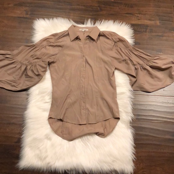 ciel Tops - bell sleeve like new shirt 👚